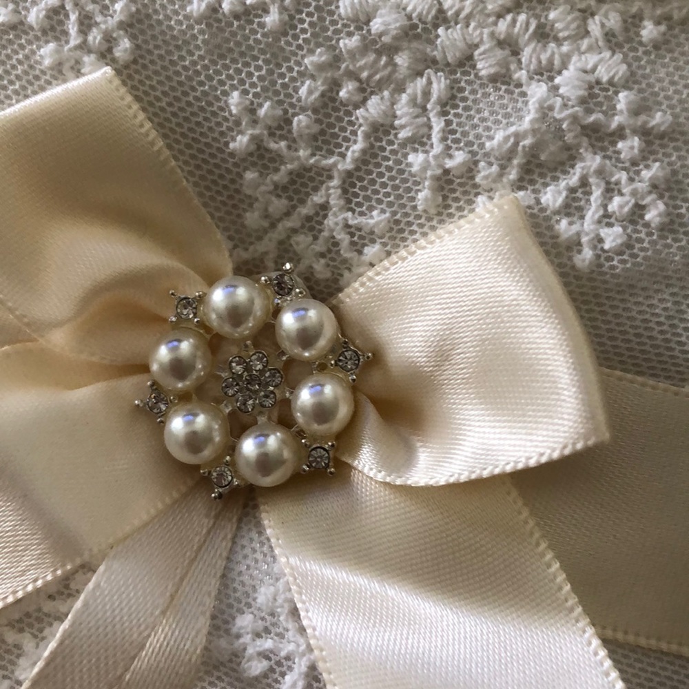 NWOT- Pretty ring pillow - Picture 3 of 7